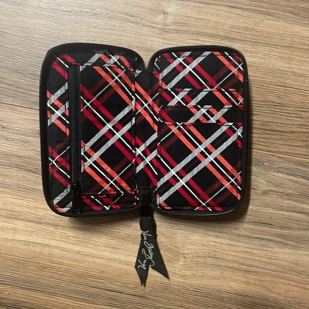 VERA BRADLEY | Floral Quilted Wristlet - Picture 5 of 5
